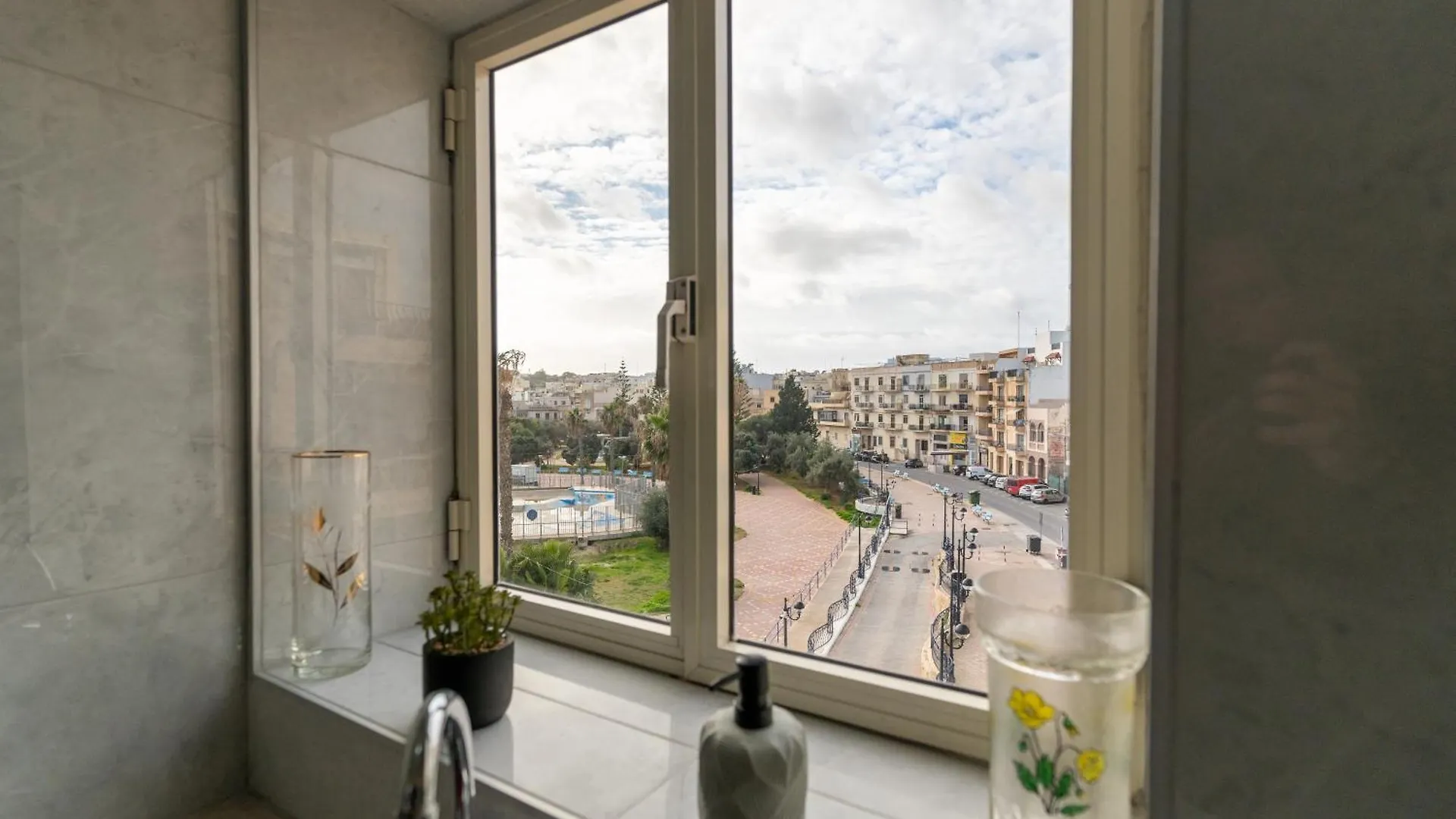 Luxurious Beach Apartment Birżebbuġa